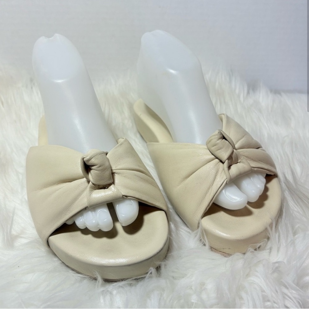 SEYCHELLES Set The Tone Cream
Leather Sandals